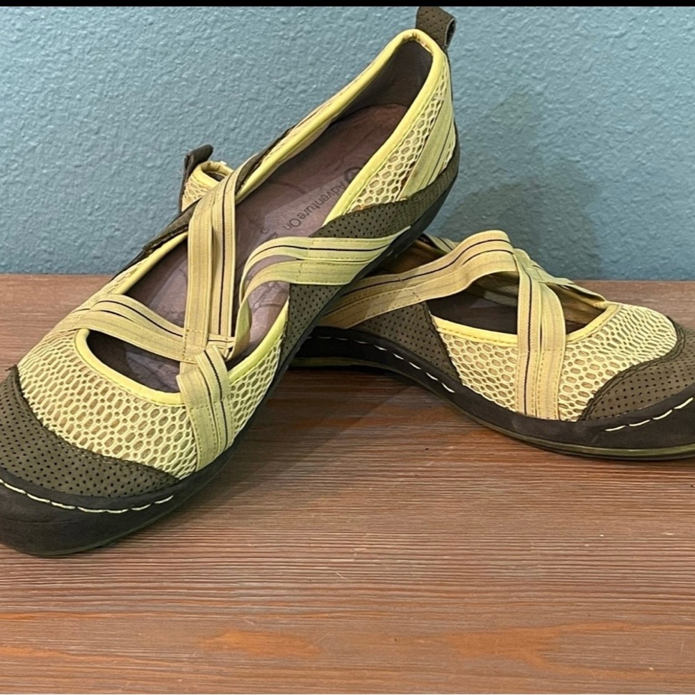 J-41 Women's Flats in lime green and khaki